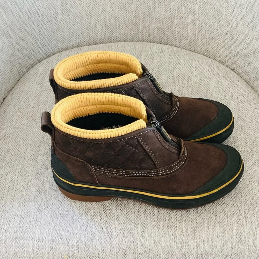 Clarks Water proof Leather Mugs Booties.